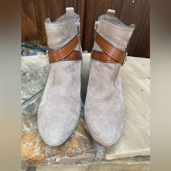 Coach Women’s Booties Block Heel Strap Ankle Boots Sz 6.5 B - Picture 7 of 16